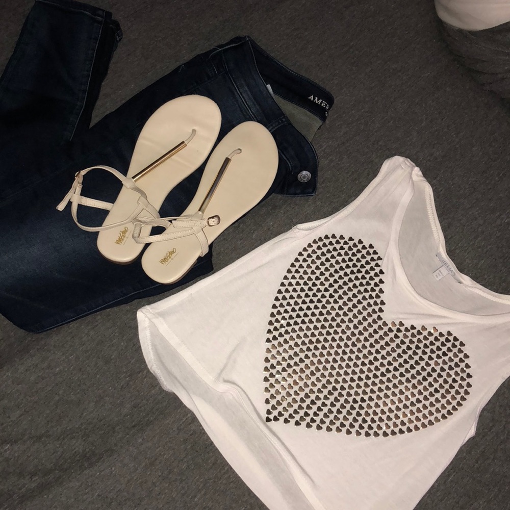 White crop top with gold heart size XS